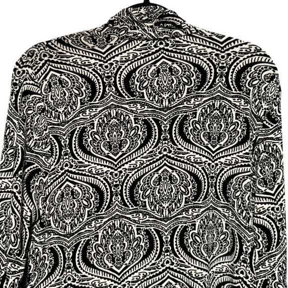 Travelers by Chicos Lightweight Slinky Medallion Black White Print Open Cardigan - Picture 4 of 8